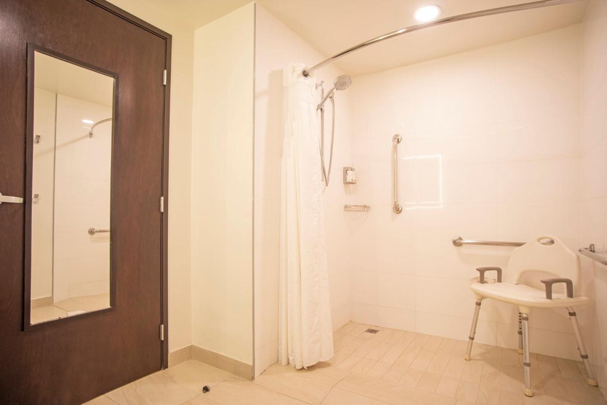 Holiday Inn Express Guadalajara Iteso By Ihg Zapopan Dış mekan fotoğraf