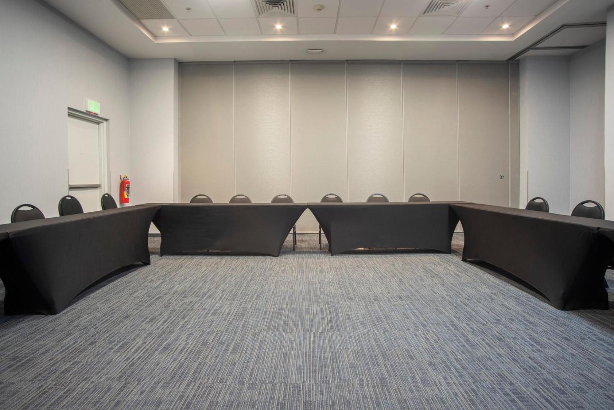 Holiday Inn Express Guadalajara Iteso By Ihg Zapopan Dış mekan fotoğraf