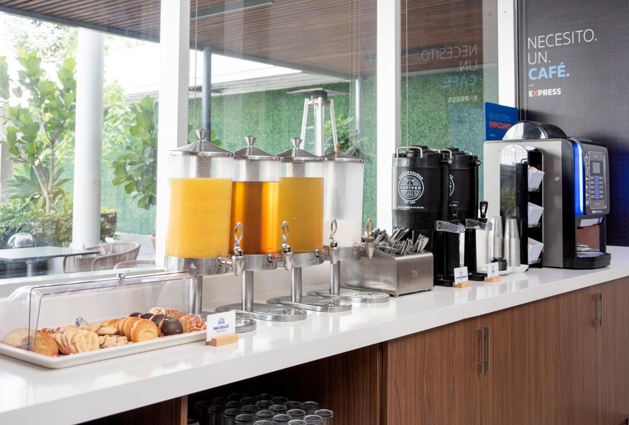 Holiday Inn Express Guadalajara Iteso By Ihg Zapopan Dış mekan fotoğraf