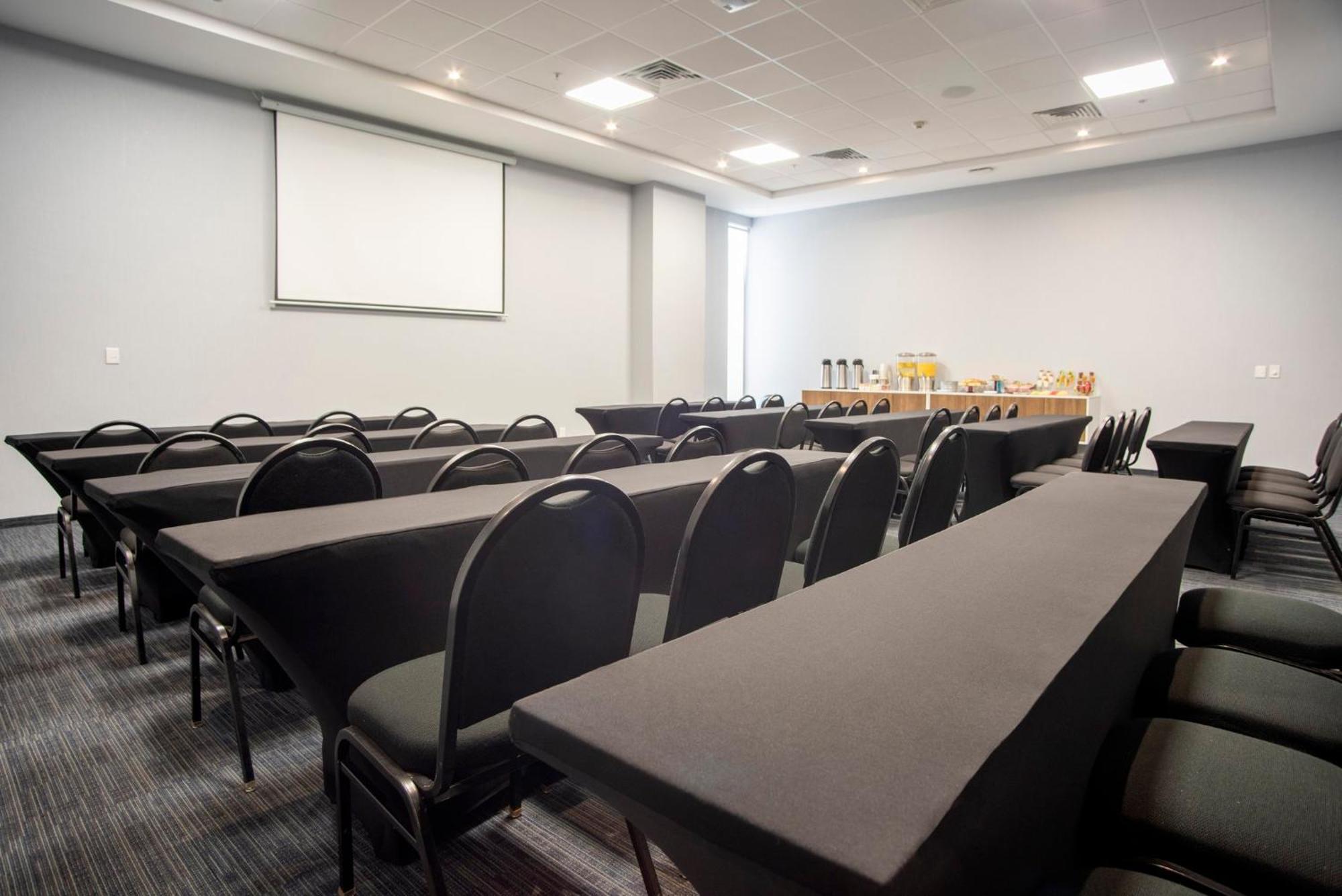 Holiday Inn Express Guadalajara Iteso By Ihg Zapopan Dış mekan fotoğraf