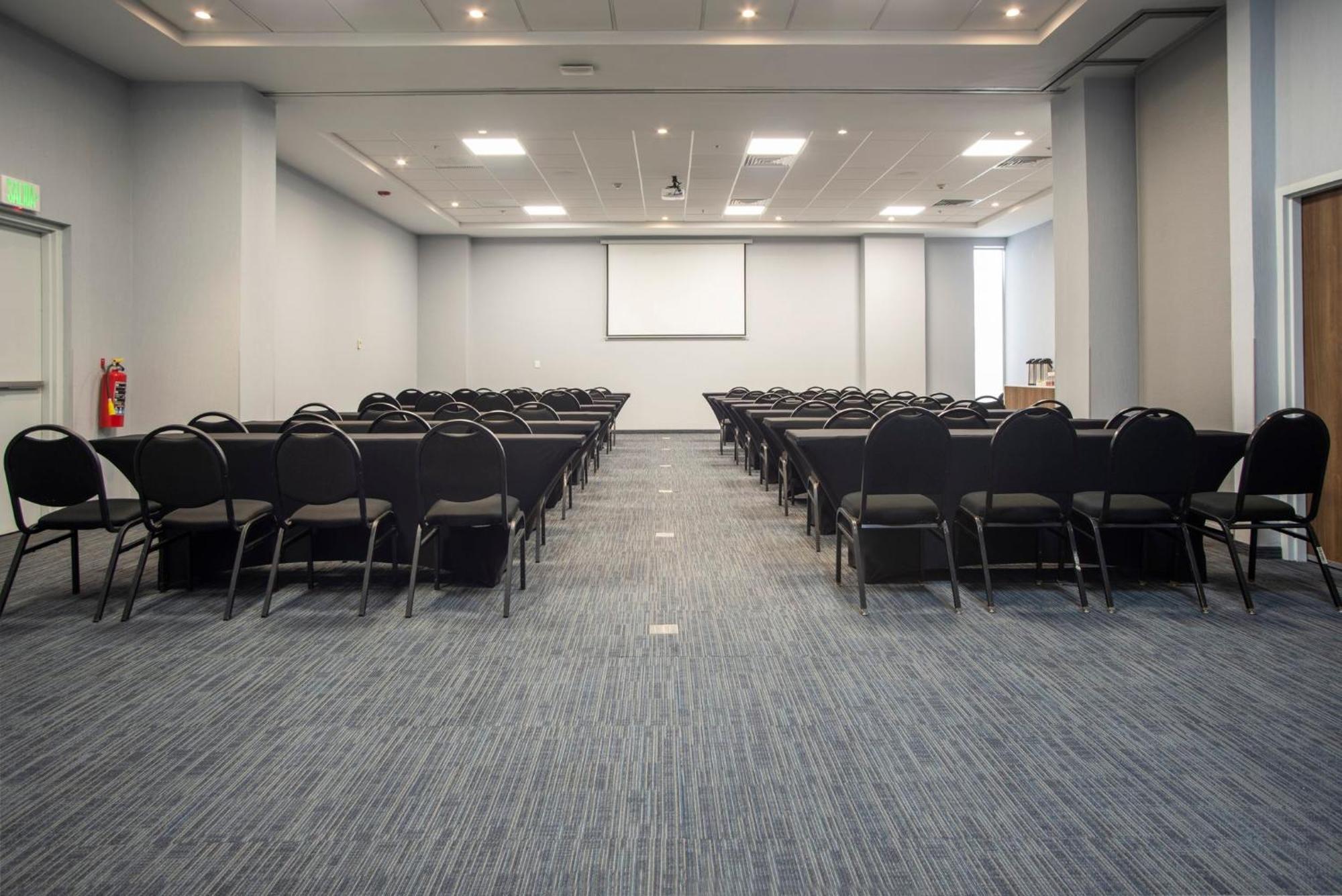 Holiday Inn Express Guadalajara Iteso By Ihg Zapopan Dış mekan fotoğraf